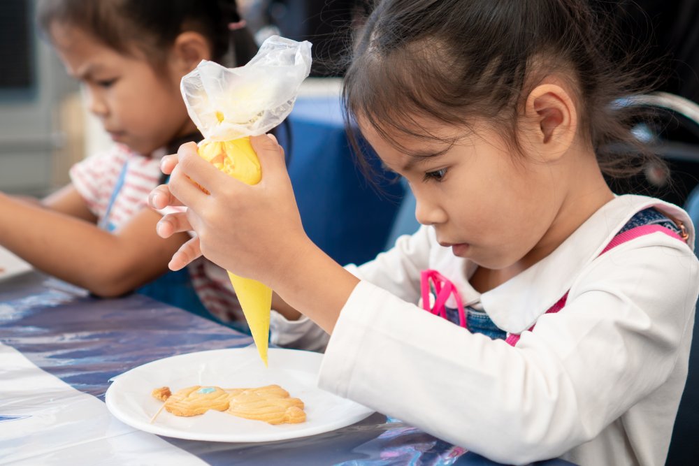 Gingerbread Cookie Decorating